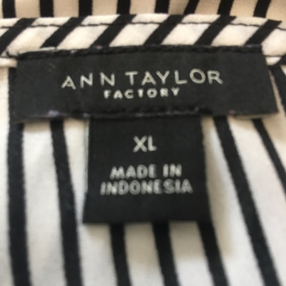 Ann Taylor top size 1X. Pull on. Short sleeve. - Picture 8 of 9